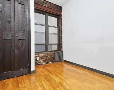 E. 10th & Avenue B - Photo Thumbnail 4