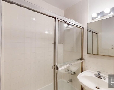 East 81st Street - Photo Thumbnail 2