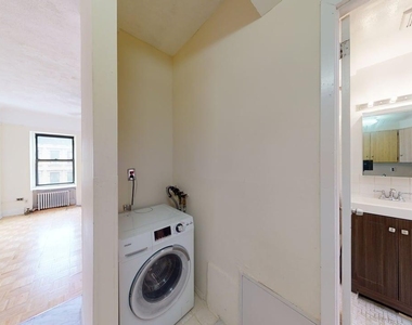 799 Lexington Avenue - Photo Thumbnail 2