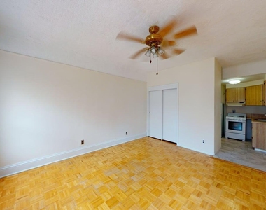 799 Lexington Avenue - Photo Thumbnail 3