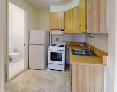 799 Lexington Avenue - Photo Thumbnail 14