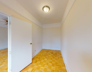 799 Lexington Avenue - Photo Thumbnail 8