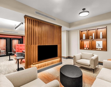 East 44th Street - Photo Thumbnail 13