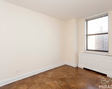 330 E 39th Street - Photo Thumbnail 2