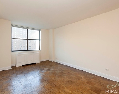 330 E 39th Street - Photo Thumbnail 1