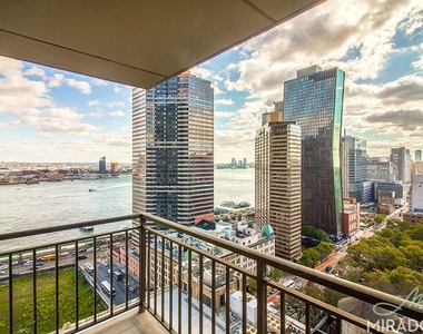 330 E 39th Street - Photo Thumbnail 2