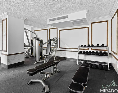 330 E 39th Street - Photo Thumbnail 14