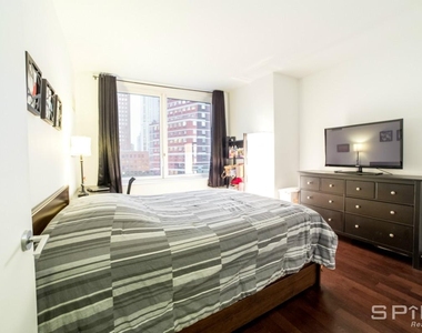 306 Gold Street - Photo Thumbnail 2