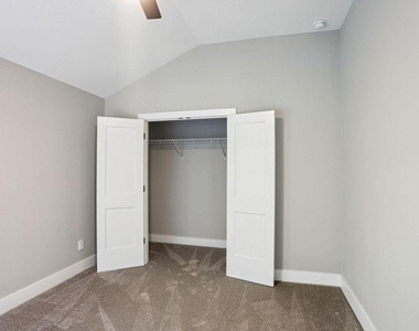 1760 Indiana Avenue Ne - Photo Thumbnail 26