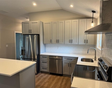 1760 Indiana Avenue Ne - Photo Thumbnail 10