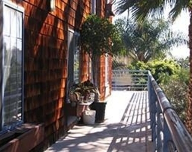 1125 3rd St - Photo Thumbnail 3