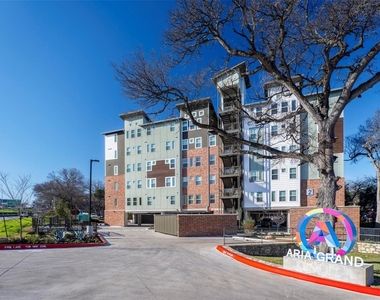 1800 Ih-35 Svrd - Photo Thumbnail 2