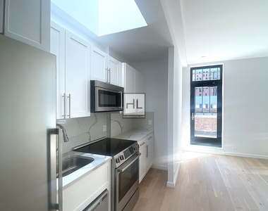 East 48th Street - Photo Thumbnail 1