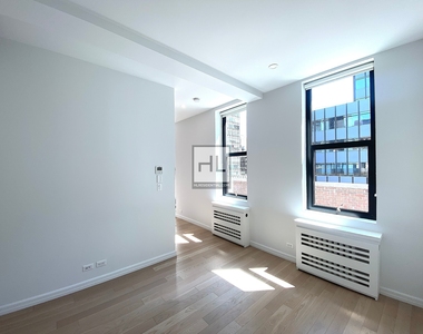 East 48th Street - Photo Thumbnail 3