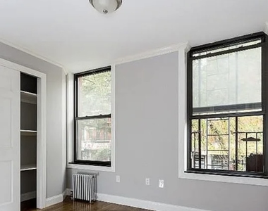 East 10th Street - Photo Thumbnail 5