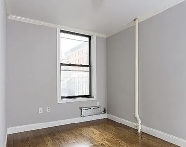 East 10th Street - Photo Thumbnail 4