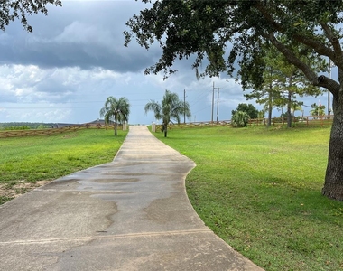 11344 Lake Montgomery Boulevard - Photo Thumbnail 3