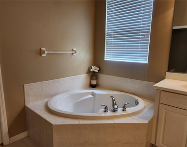 6496 Rookery Circle - Photo Thumbnail 7