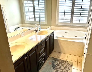 8918 Olde Hickory Avenue - Photo Thumbnail 13