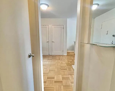 East 79th Street and York Avenue - Photo Thumbnail 5
