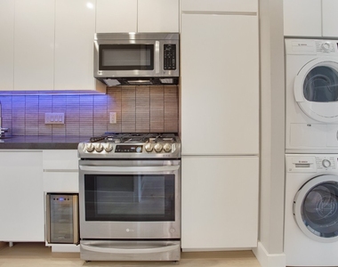 521 East 5th Street - Photo Thumbnail 2