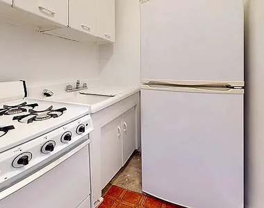 1616 York Avenue - Photo Thumbnail 3
