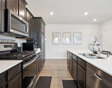 2028 Saddle Way - Photo Thumbnail 6