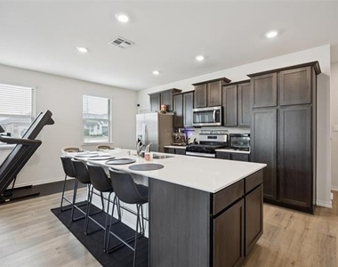 2028 Saddle Way - Photo Thumbnail 5