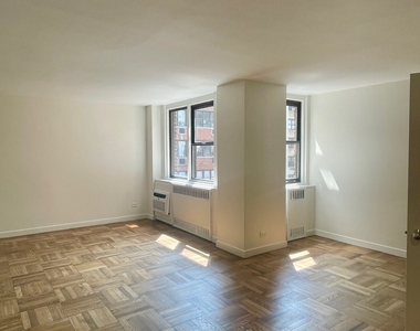 East 79th Street - Photo Thumbnail 0