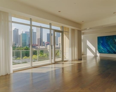 2025 Woodall Rodgers Freeway - Photo Thumbnail 14