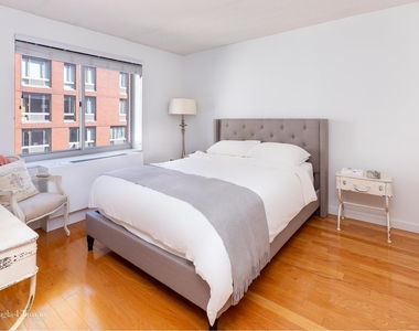 555 W 23rd St - Photo Thumbnail 5