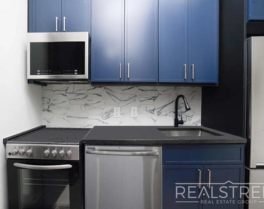 141 Meserole Street - Photo Thumbnail 2
