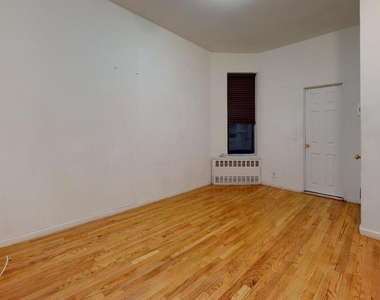 East 93 Street - Photo Thumbnail 2