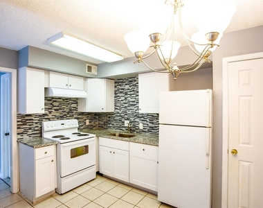 2215 Mission Hill Cir - Photo Thumbnail 3