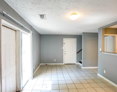 2215 Mission Hill Cir - Photo Thumbnail 2