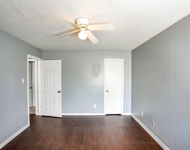 2215 Mission Hill Cir - Photo Thumbnail 10