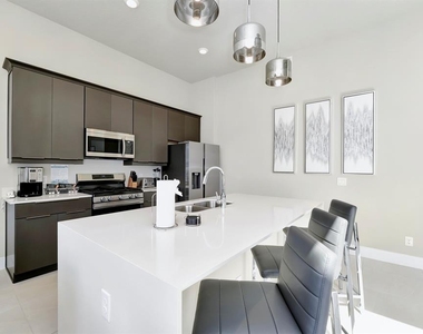 7740 Sandy Ridge Drive - Photo Thumbnail 11