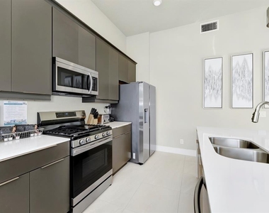 7740 Sandy Ridge Drive - Photo Thumbnail 13