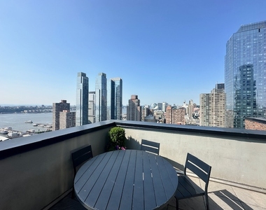 Hudson Yards Luxury One Bedroom - Photo Thumbnail 2