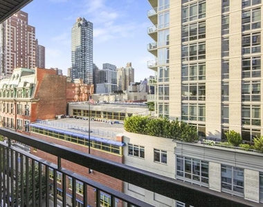East 91st Street - Photo Thumbnail 8