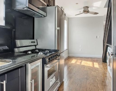212 East 105th Street - Photo Thumbnail 2