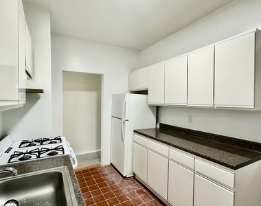 209 West 108th Street - Photo Thumbnail 2
