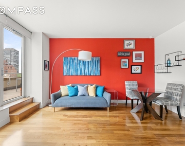 250 E 53rd Street - Photo Thumbnail 1