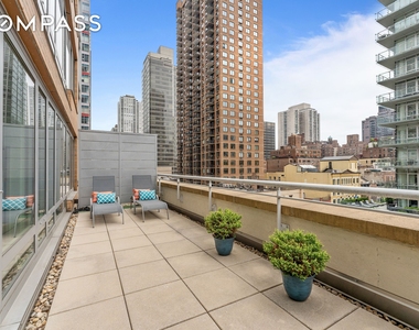 250 E 53rd Street - Photo Thumbnail 6