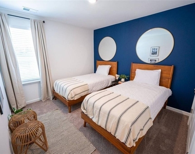 6462 Waypoint Street - Photo Thumbnail 12