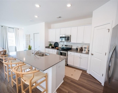 6462 Waypoint Street - Photo Thumbnail 7