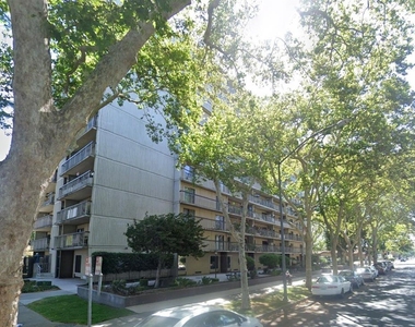 900 17th St - Photo Thumbnail 3