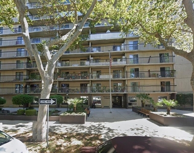 900 17th St - Photo Thumbnail 2