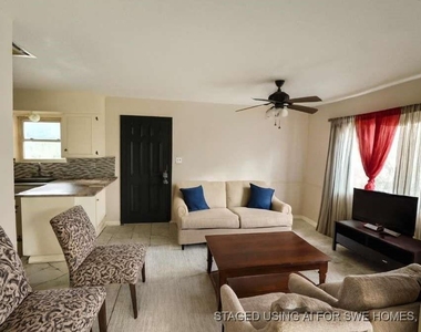 718 Westbury Street - Photo Thumbnail 4