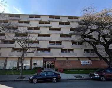 1320 N Monroe St - Photo Thumbnail 3